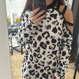 Bibi black/white/gray leopard cold shoulder long sleeve top. BRAND NEW WITH TAG.